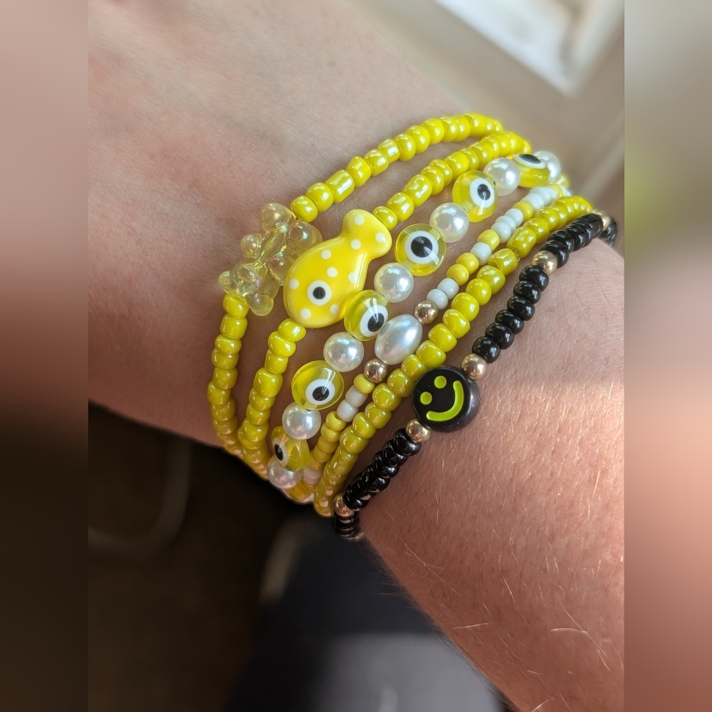 Hand Crafted Yellow and Black Beaded Bracelet Set Of 6 - Picture 2 of 2